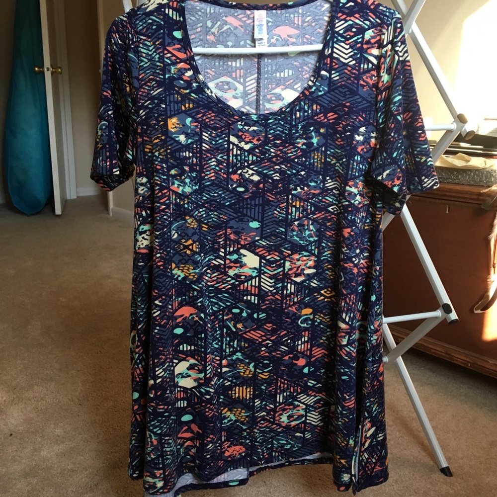 Lularoe size XS Perfect T, like new